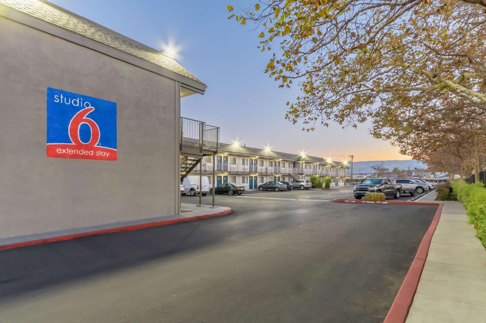 Motel 6 Hayward, CA- East Bay Exterior foto